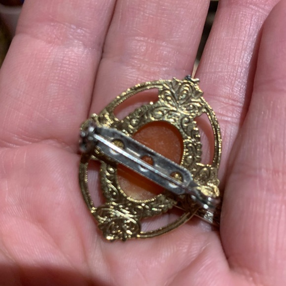 Cameo Brooch - Picture 3 of 3